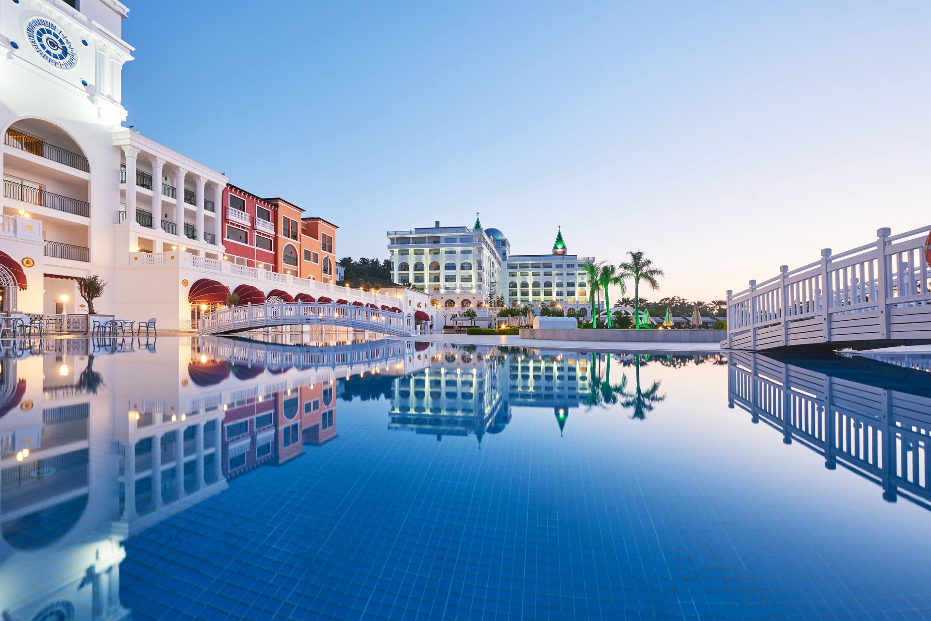 swimming-pool-beach-luxury-hotel-type-entertainment-complex-amara-dolce-vita-luxury-hotel-resort-tekirova-kemer-turkey